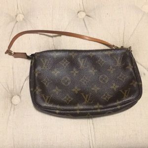 Authentic Louie Vuitton pochette SDI023